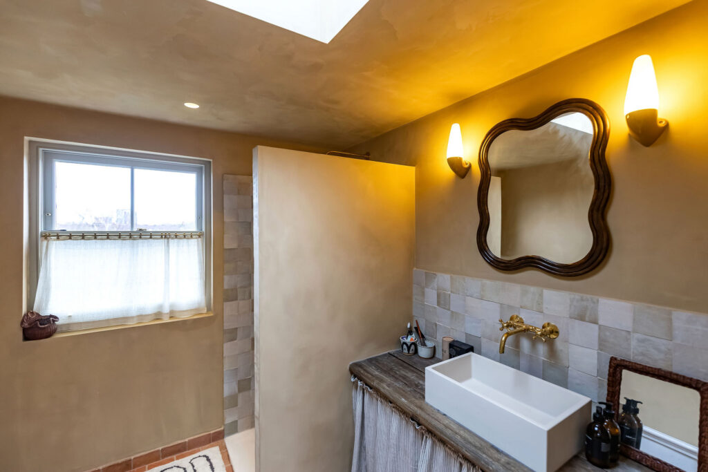 Clapton – L-Shaped Loft Conversion — project view 101